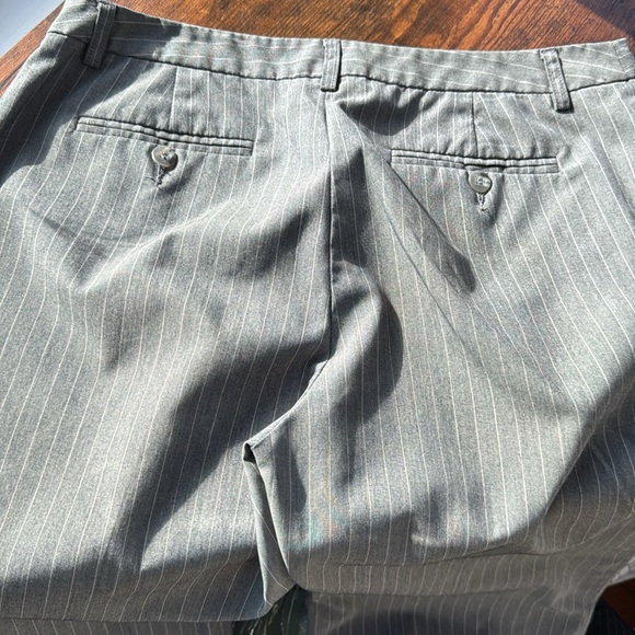 Vanheusen Women’s dress pants - Picture 5 of 5